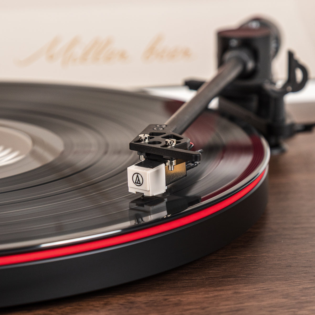 Miller High Life x Crosley Custom Record Player – Miller High Life  display picture 1